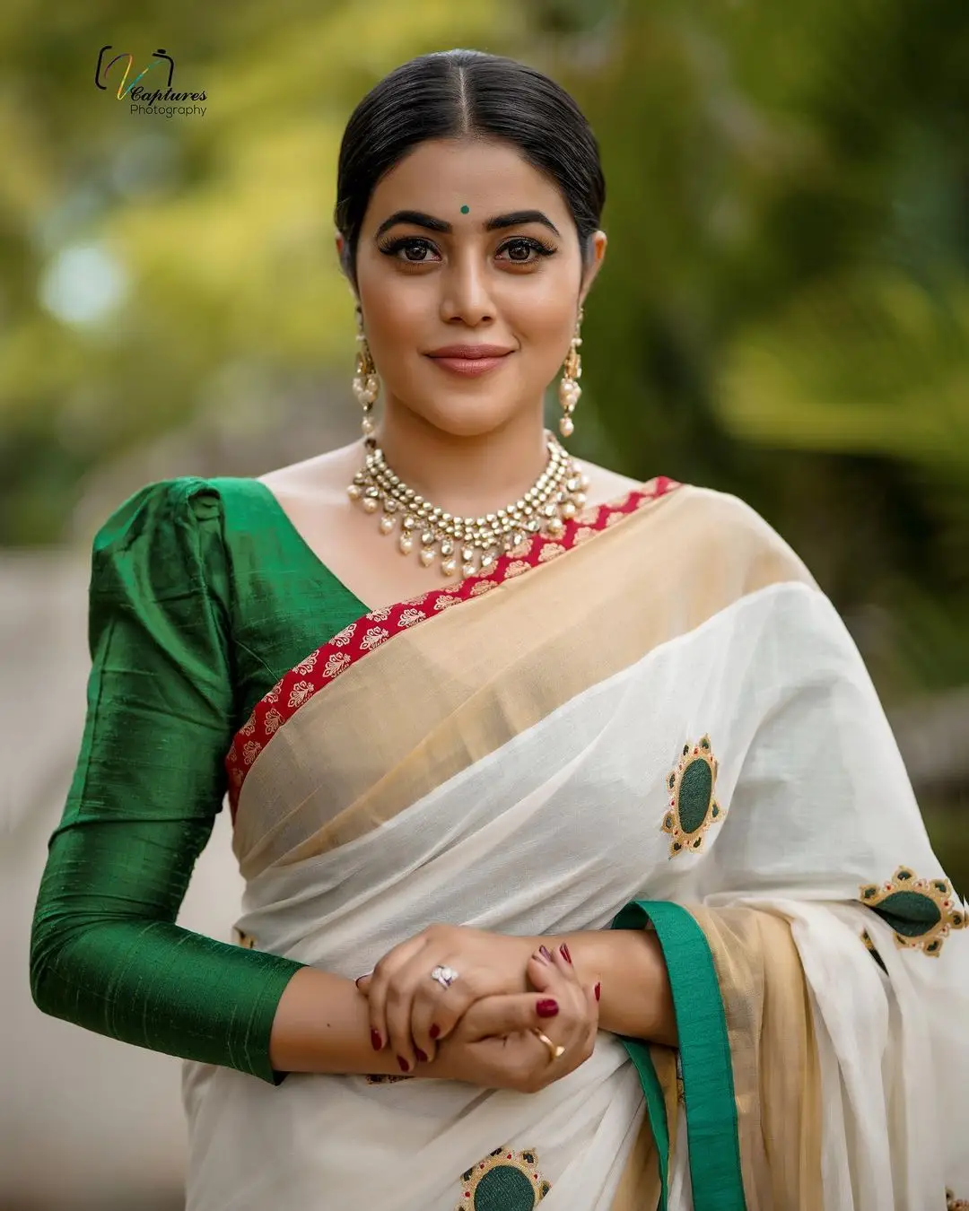 Shamna Kasim Mesmerizing Looks In Beautiful White Saree Green Blouse